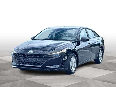 Used 2023 Hyundai Elantra SE FWD image 4