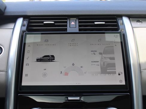 Certified 2025 Land Rover Discovery Dynamic SE image 25