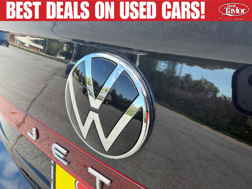 Used 2025 Volkswagen Jetta Sport FWD image 40