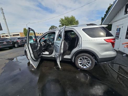 Used 2015 Ford Explorer XLT AWD/4WD image 23