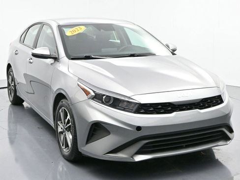 Used 2023 Kia Forte LXS w/ LXS Technology Package image 2