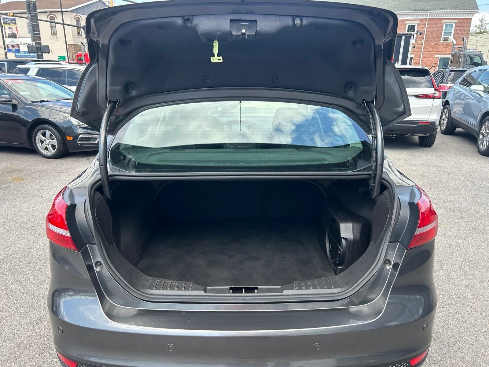 Used 2017 Ford Focus SEL FWD image 4