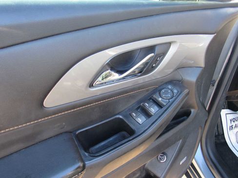 Used 2021 Chevrolet Traverse RS image 8