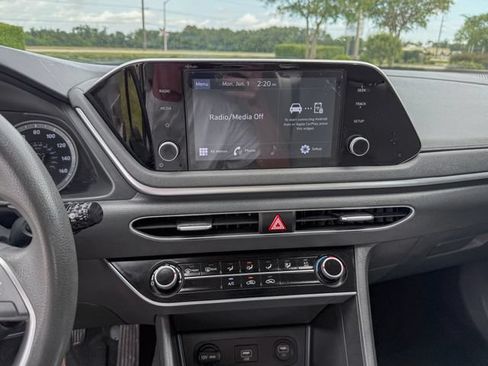 Used 2023 Hyundai Sonata SE w/ Preferred Accessory Package FWD image 17
