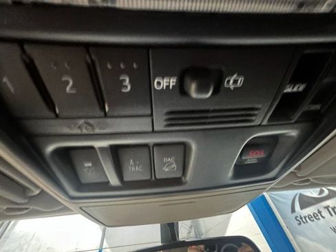 Used 2017 Toyota 4Runner Limited image 17