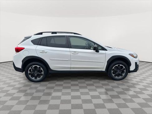 Used 2021 Subaru Crosstrek 2.0i image 2