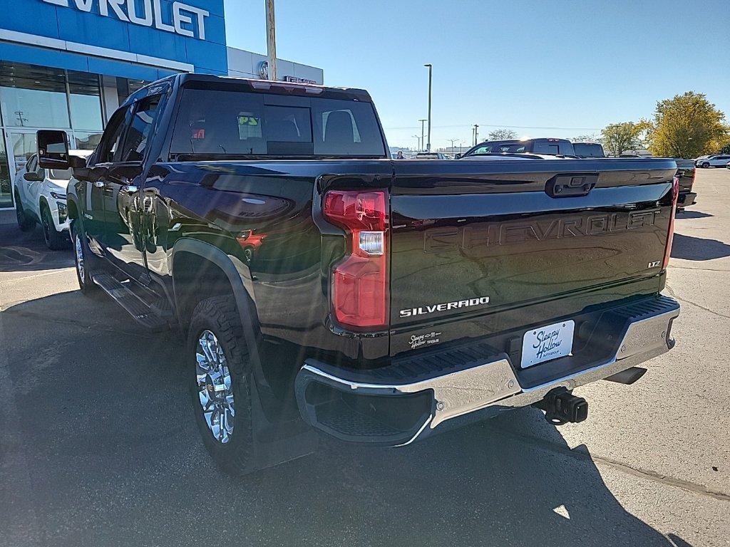 Used 2024 Chevrolet Silverado 2500 LTZ w/ LTZ Convenience Package AWD/4WD image 7