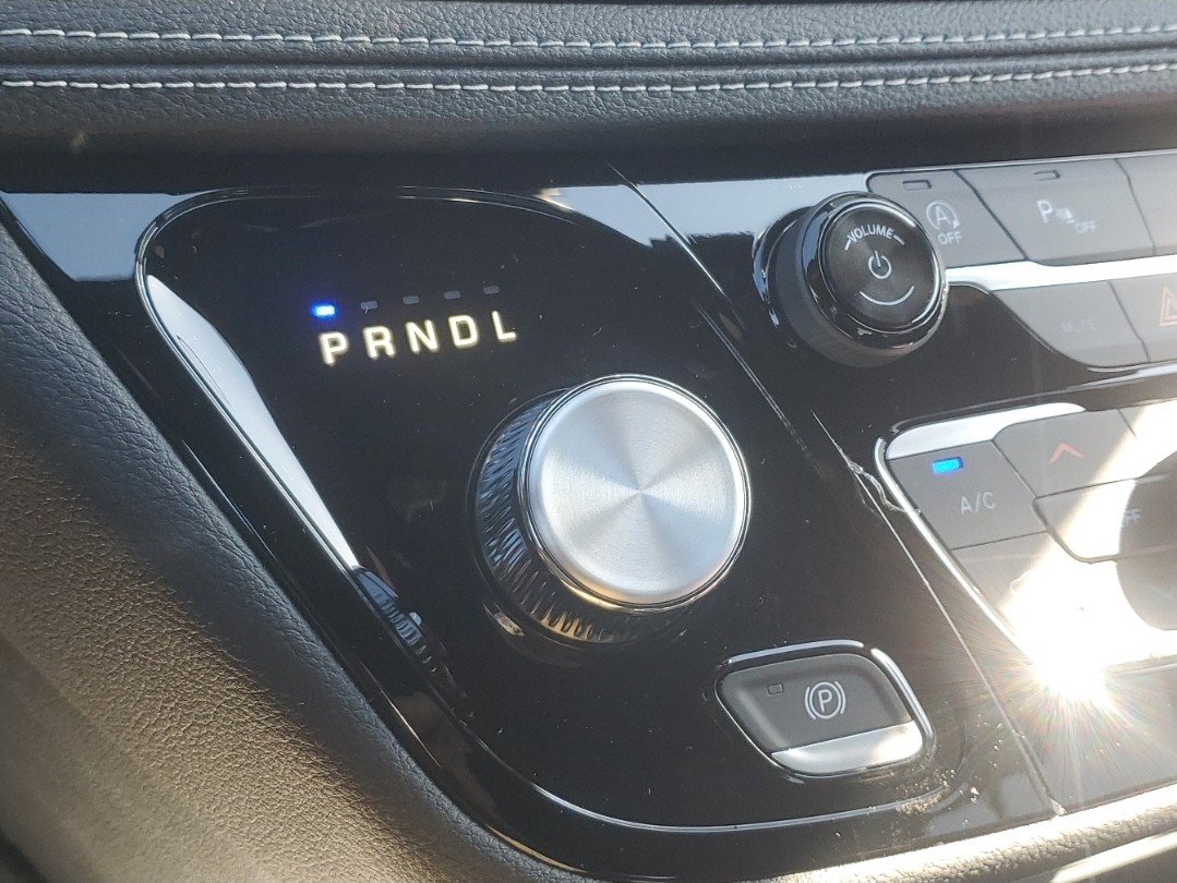Used 2025 Chrysler Pacifica Select FWD image 16