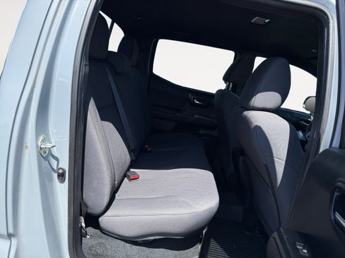 Used 2019 Toyota Tacoma TRD Off-Road w/ Technology Package AWD/4WD image 18
