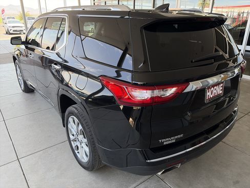 Used 2021 Chevrolet Traverse Premier FWD image 6