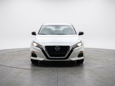 Used 2025 Nissan Altima 2.5 SV FWD image 2