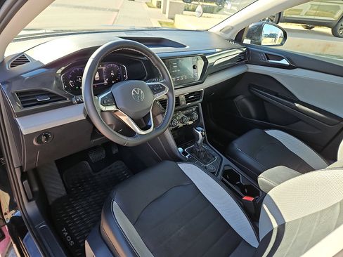 Certified 2022 Volkswagen Taos SEL w/ Panoramic Sunroof Package image 10