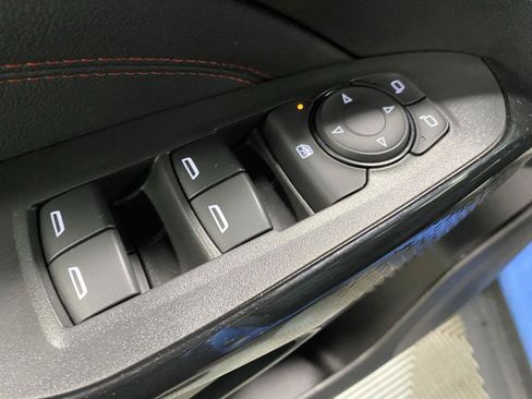 Used 2024 Chevrolet Trax RS w/ Sunroof Package FWD image 17