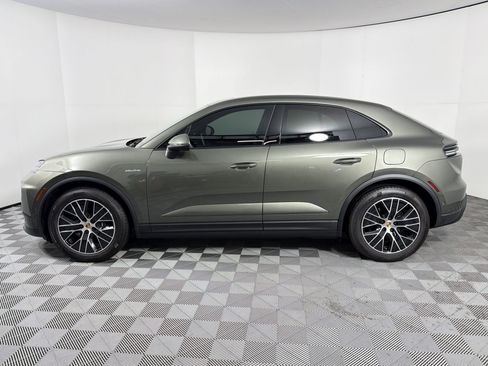 Used 2026 Porsche Macan Electric RWD image 2