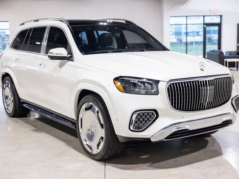 Used 2024 Mercedes-Benz Maybach GLS 600 4MATIC image 10