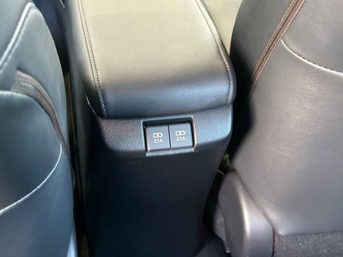 Used 2019 Toyota Prius XLE FWD image 16