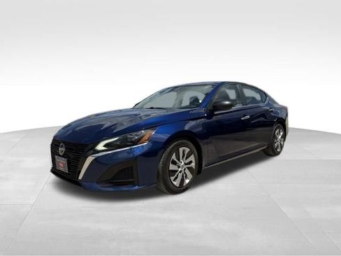 Used 2024 Nissan Altima 2.5 S FWD image 1