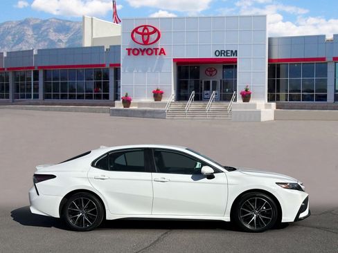 Used 2024 Toyota Camry SE w/ Blackout Package (TMS) image 3