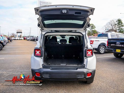Used 2019 Jeep Renegade Sport w/ Sport Appearance Group image 9