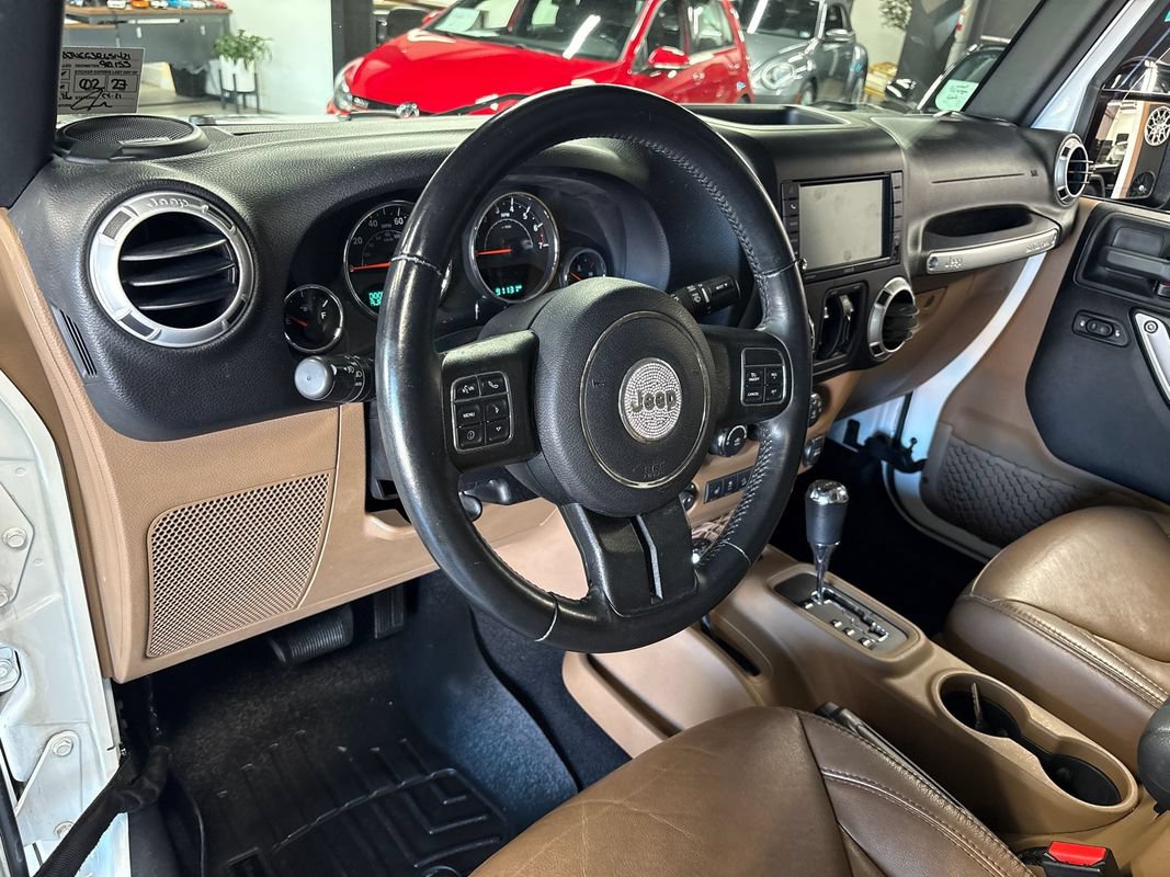 Used 2015 Jeep Wrangler Unlimited Sahara w/ Connectivity Group AWD/4WD image 37