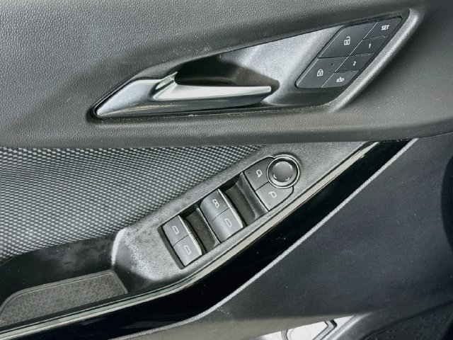 Used 2025 Chevrolet Equinox RS w/ Safety and Technology Package FWD image 18