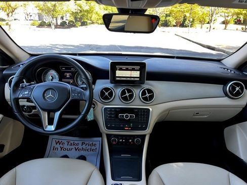 Used 2015 Mercedes-Benz GLA 250 4MATIC w/ Premium Package image 32