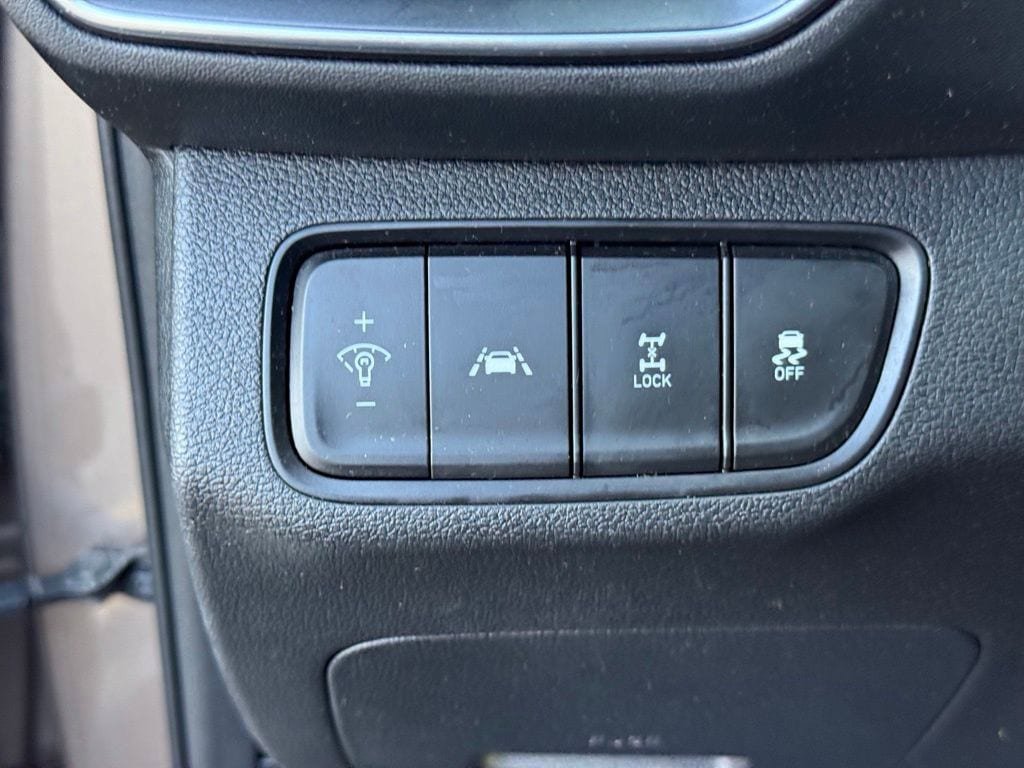 Used 2020 Hyundai Santa Fe SE AWD/4WD image 25