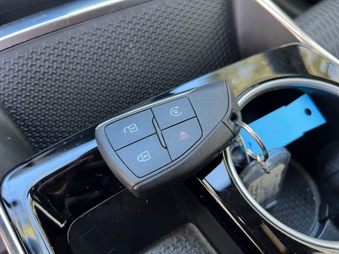 Used 2025 Chevrolet Equinox LT image 18