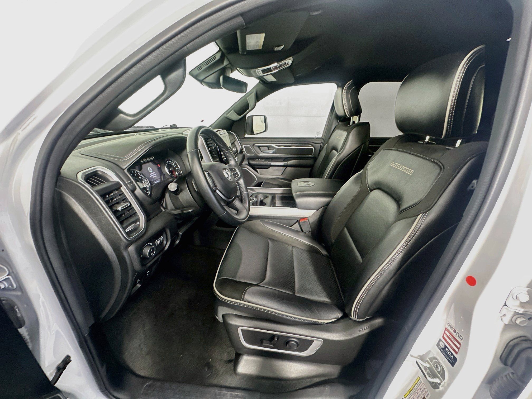 Used 2023 RAM 1500 Laramie AWD/4WD image 13