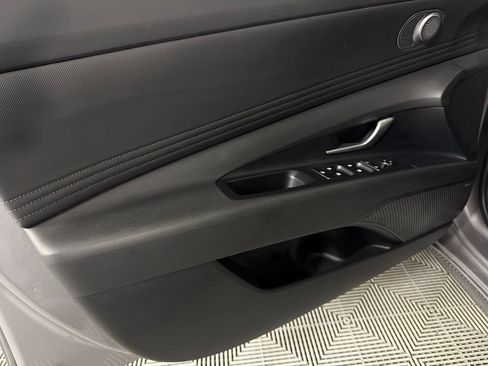 Used 2025 Hyundai Elantra Limited FWD image 26