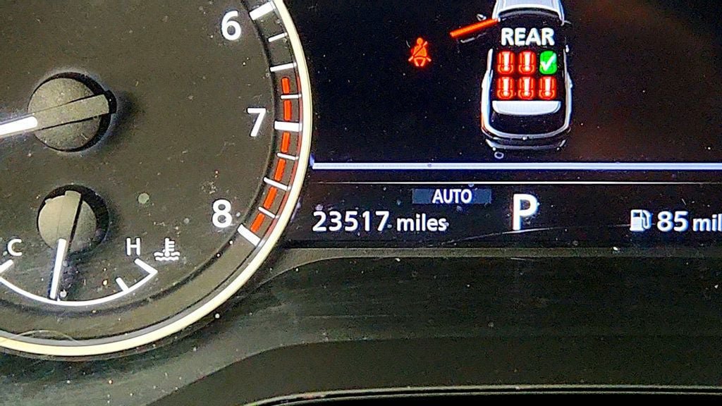 Used 2025 Nissan Pathfinder SL AWD/4WD image 16