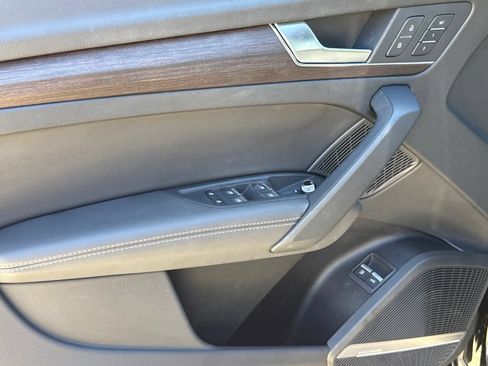 Used 2024 Audi Q5 e Premium Plus w/ Premium Plus Package AWD/4WD image 17