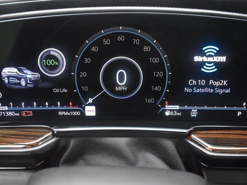 Used 2021 Cadillac Escalade Premium Luxury w/ LPO, Illumination Package image 18