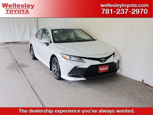 Used 2023 Toyota Camry XLE AWD/4WD image 1