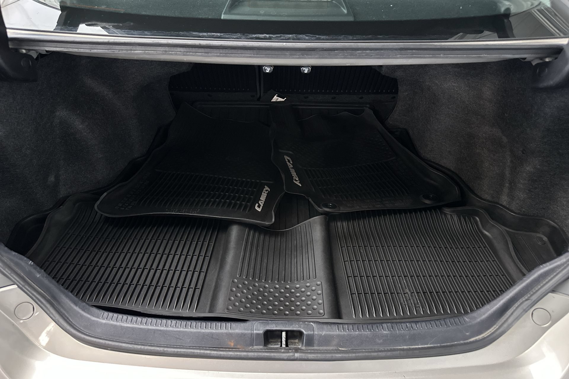Used 2016 Toyota Camry SE FWD image 25