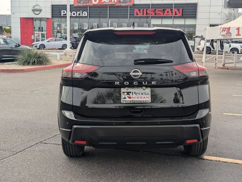 Certified 2025 Nissan Rogue SV image 5