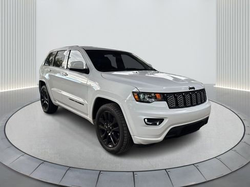 Used 2021 Jeep Grand Cherokee Laredo X image 3