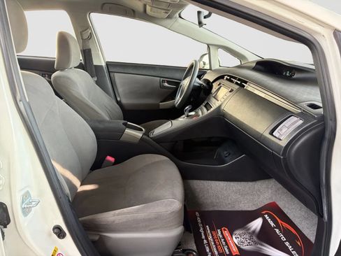 Used 2013 Toyota Prius Two FWD image 18