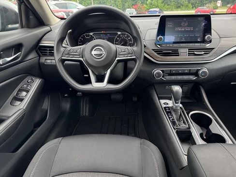Certified 2024 Nissan Altima 2.5 SV FWD image 11