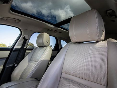 Used 2020 Land Rover Range Rover Velar S image 2