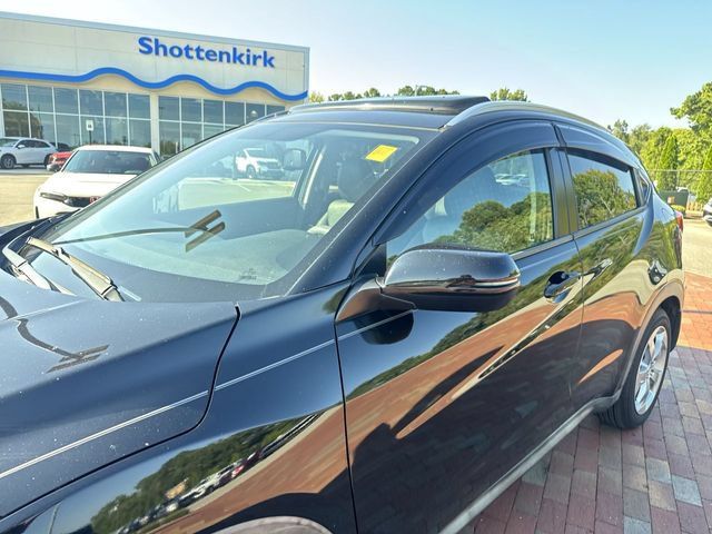 Used 2017 Honda HR-V EX-L image 3