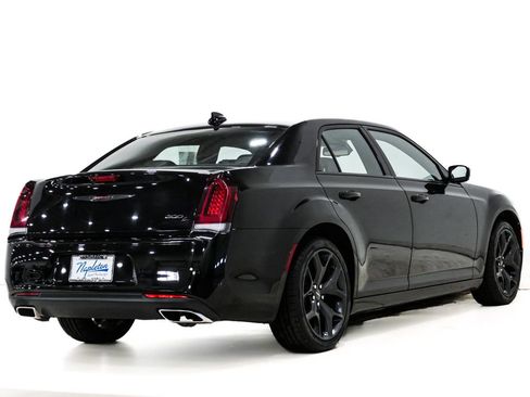 Used 2021 Chrysler 300 S RWD image 6
