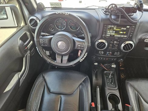 Used 2013 Jeep Wrangler Unlimited Rubicon w/ Connectivity Group AWD/4WD image 25