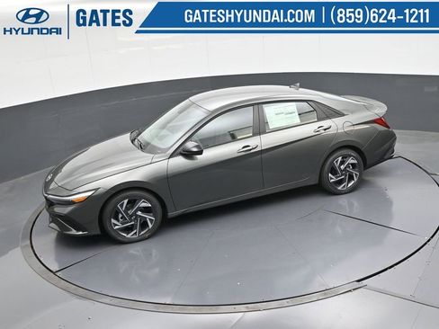 Used 2025 Hyundai Elantra Sport image 45
