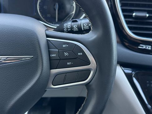 Used 2022 Chrysler Voyager LX FWD image 17