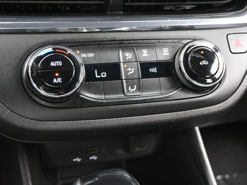 Used 2025 Buick Envista Preferred FWD image 19