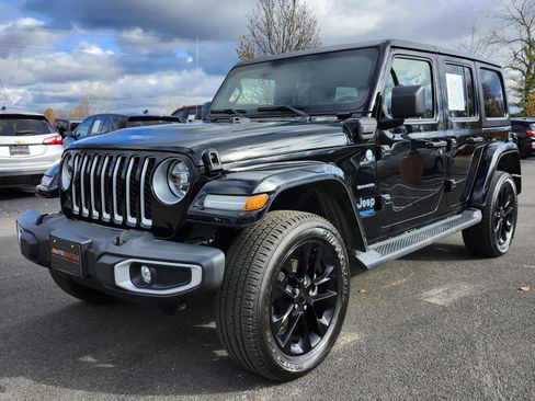 Used 2021 Jeep Wrangler Unlimited Sahara w/ Cold Weather Group image 14