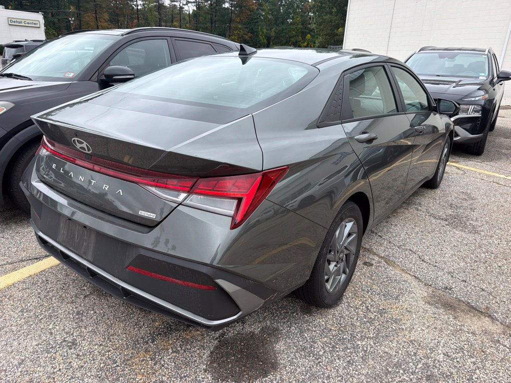 Used 2024 Hyundai Elantra Blue FWD image 4