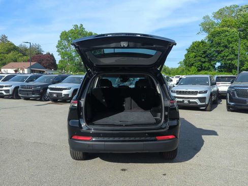 Used 2023 Jeep Grand Cherokee Limited w/ Black Appearance Package AWD/4WD image 37