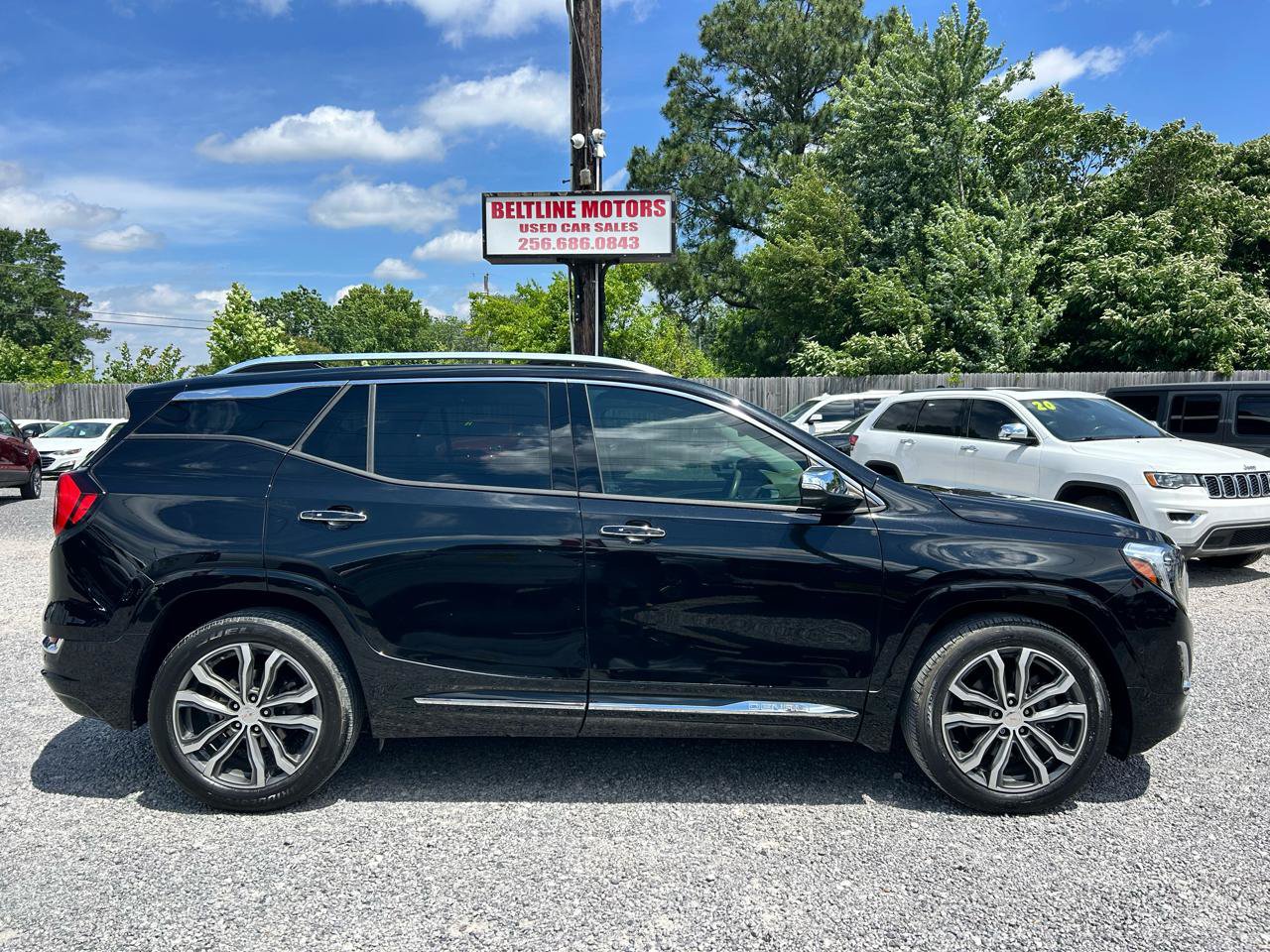 Used 2020 GMC Terrain Denali w/ Denali Premium Package FWD image 3